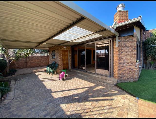 3 BEDROOM FREEHOLD FOR SALE IN SUNWARD PARK